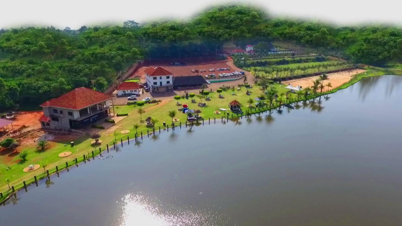 Forest Park Resort Buloba 外观 照片